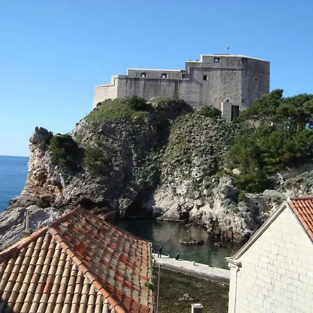 Lovrijenac 3*