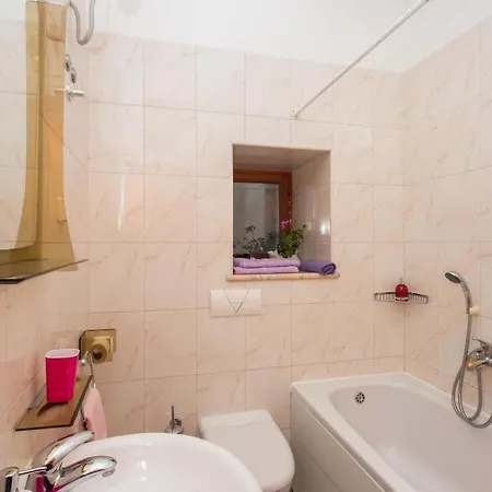 Lovrijenac بيت ضيافة 3*