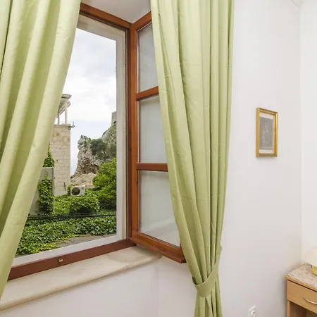 بيت ضيافة Lovrijenac 3*